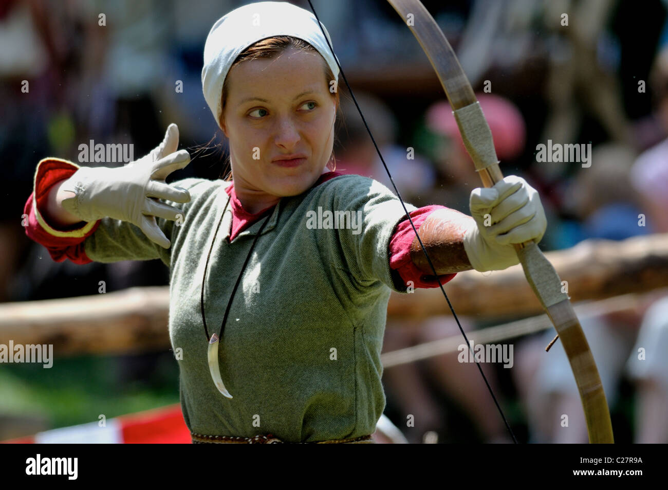 Young lady archery competitor Stock Photo Alamy