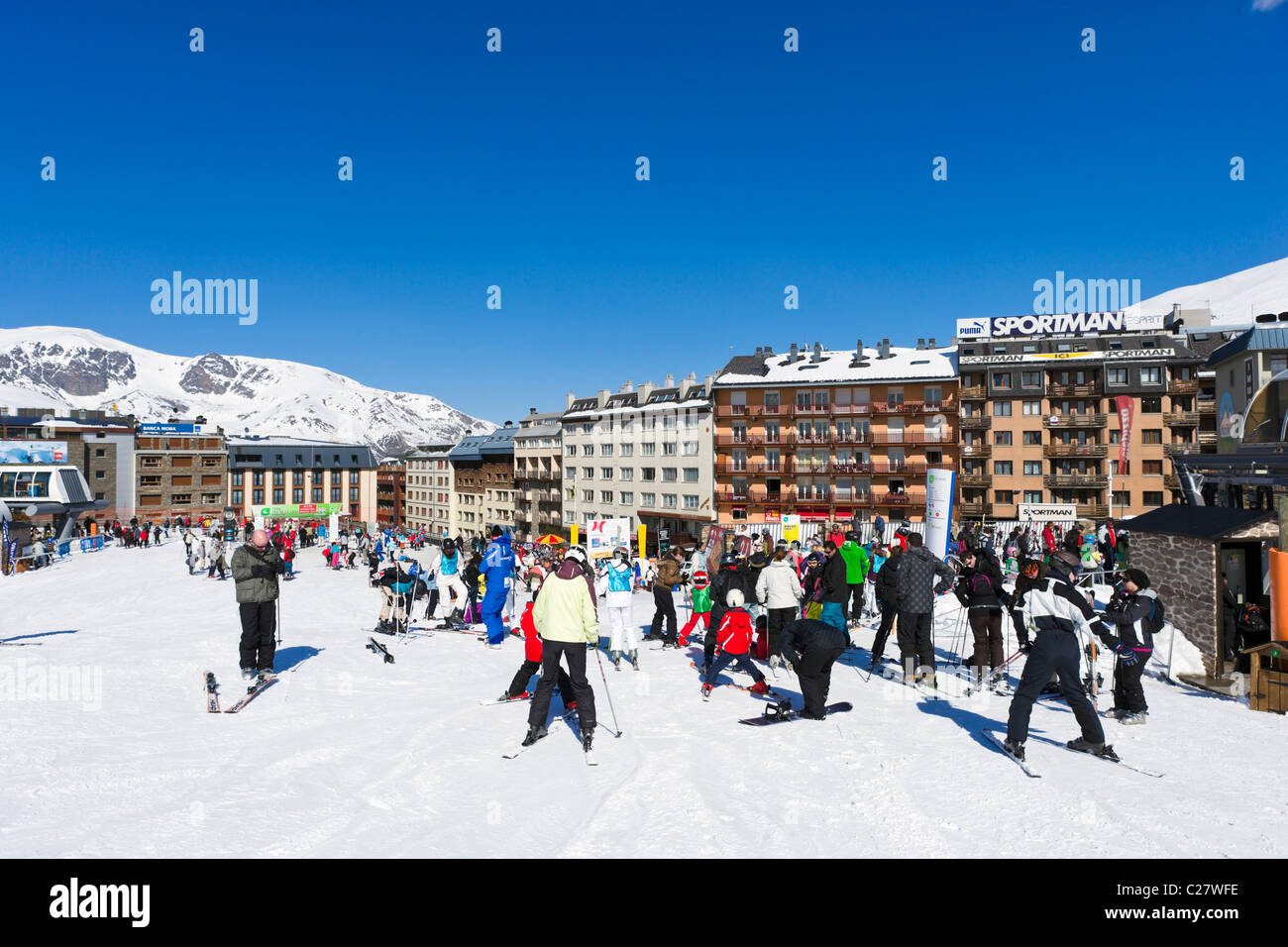 Bottom of the slopes in the resort centre, Pas de la Casa, Grandvalira