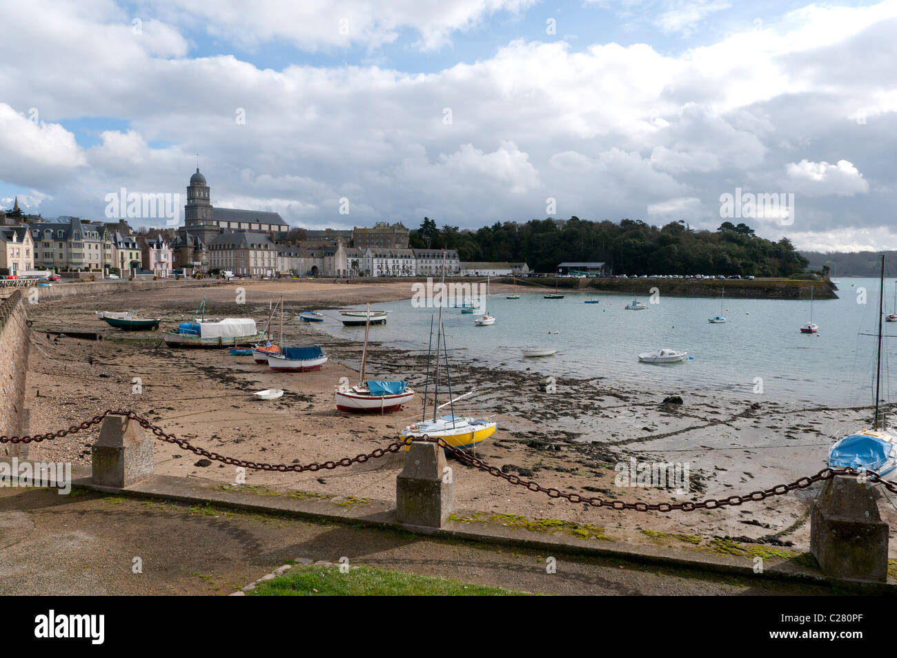 Plage De Saint Servan Quartier De Saint Malo Beach Of Saint Servan Saint Malo Stock Photo Alamy