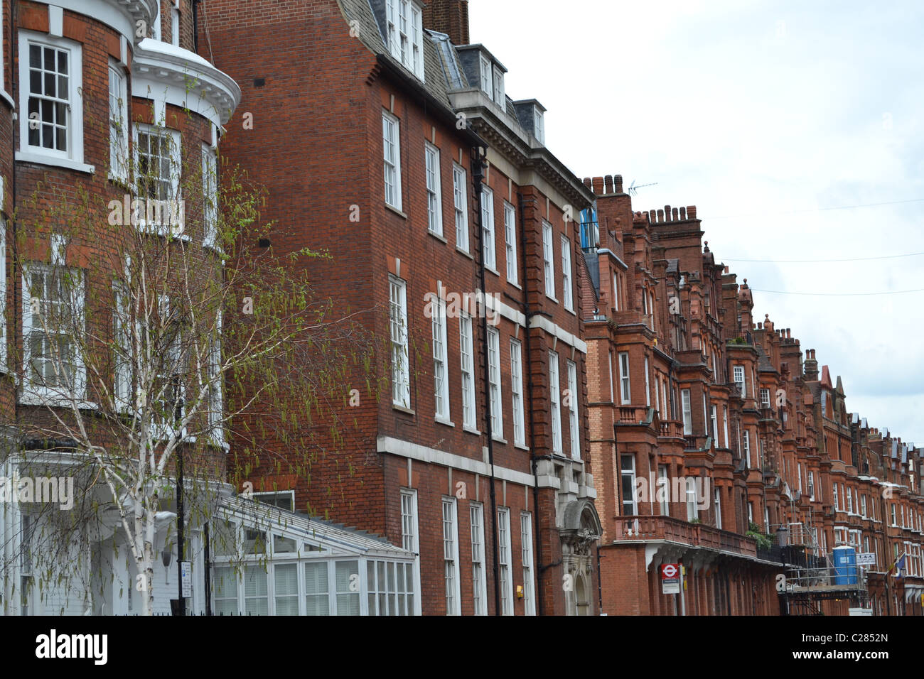 Red brick traditional facades in Knightsbridge, London, UK ARTIFEX LUCIS Stock Photo