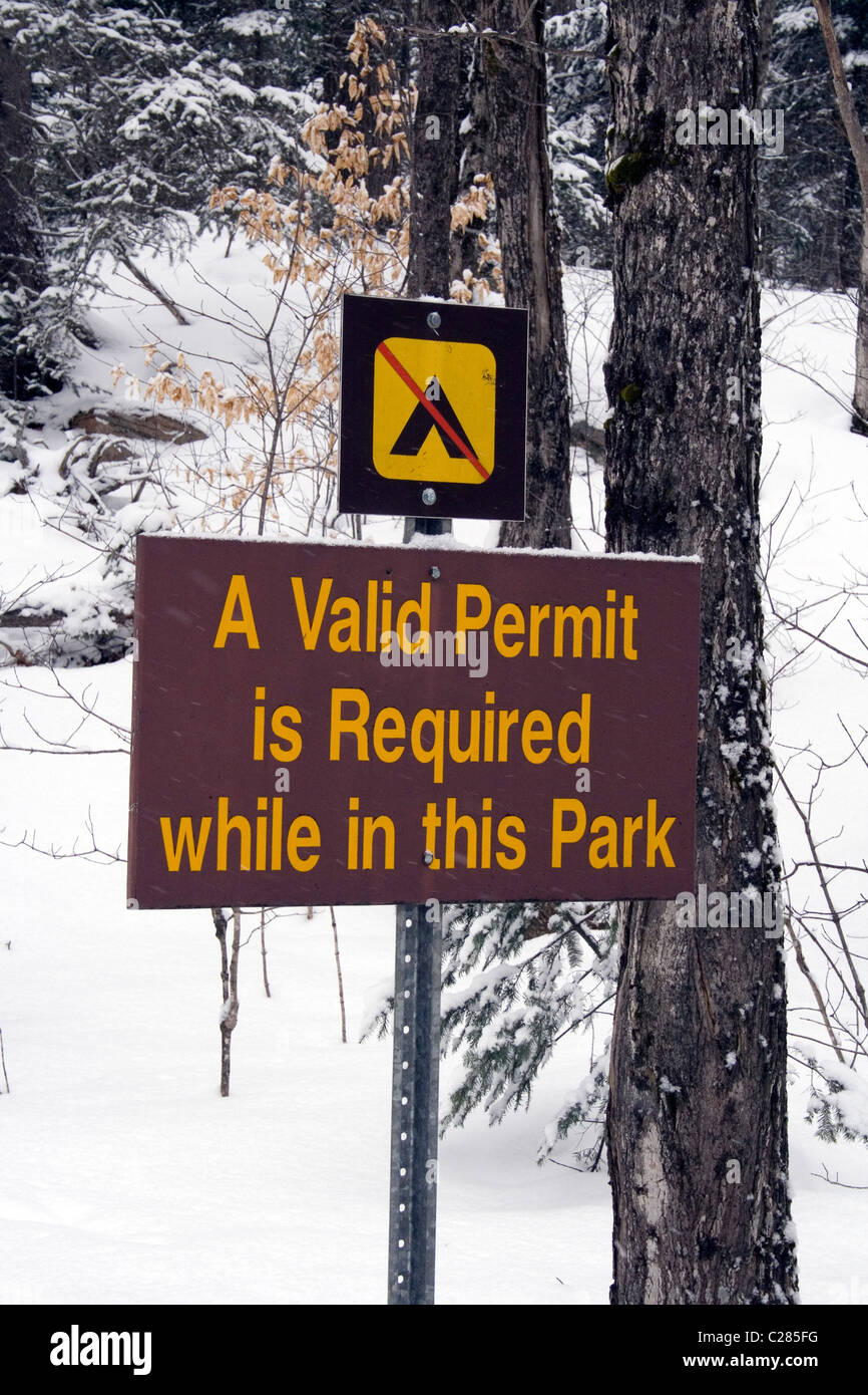 Camping permit required sign hires stock photography and images Alamy