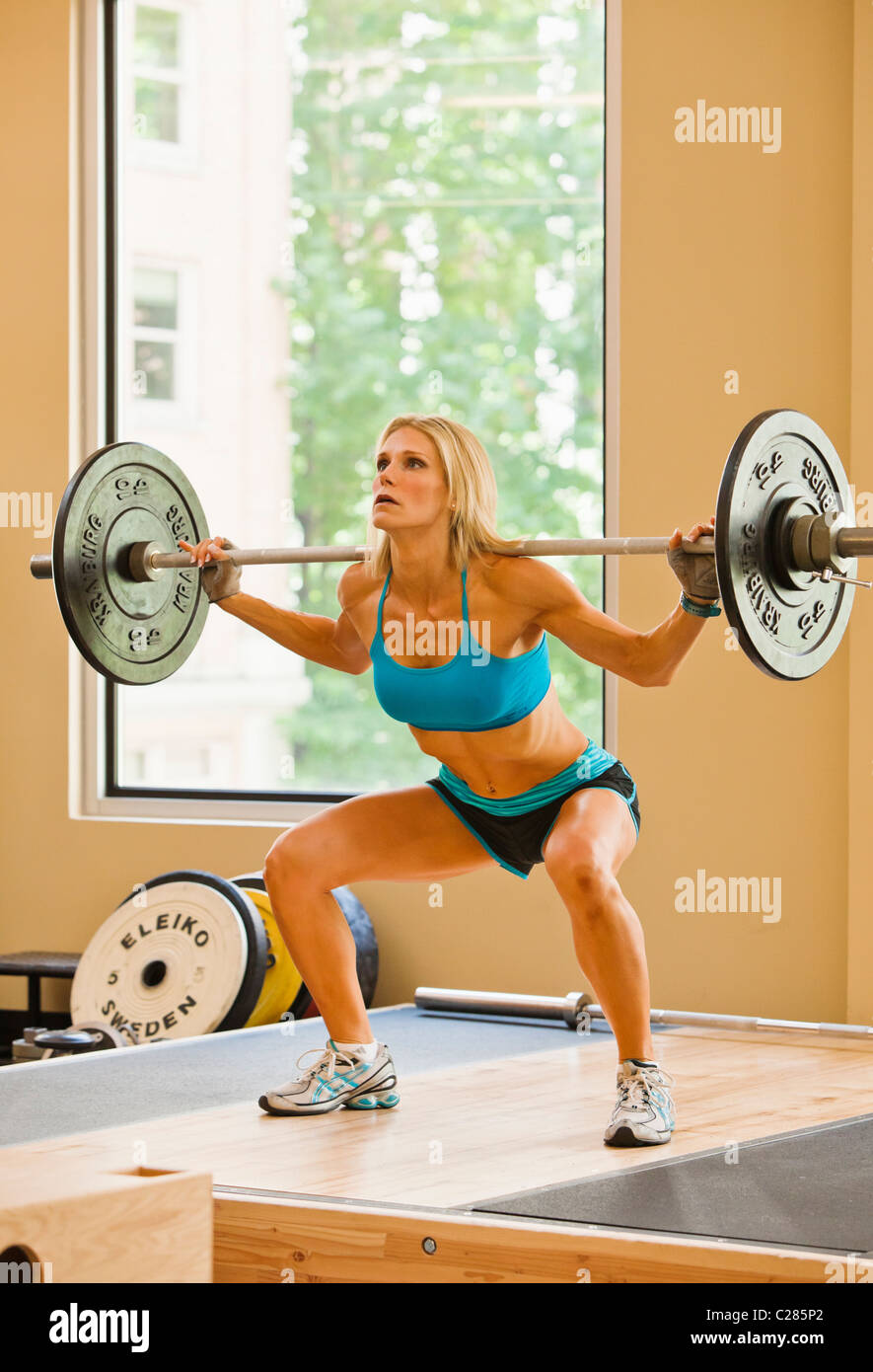 Olympic weight lifting women hi res stock photography and images Alamy