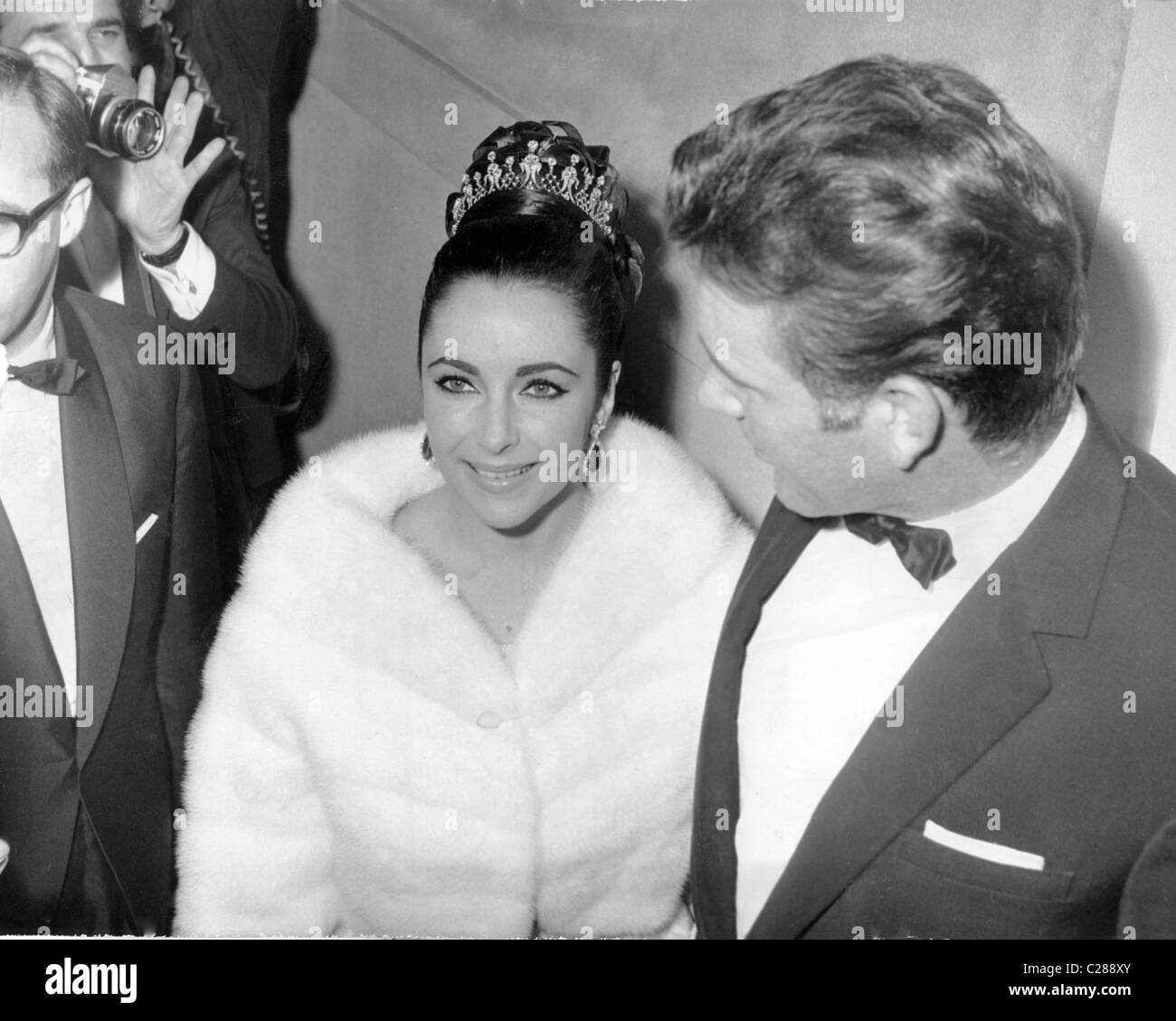 Actors Elizabeth Taylor and Richard Burton at premiere Stock Photo