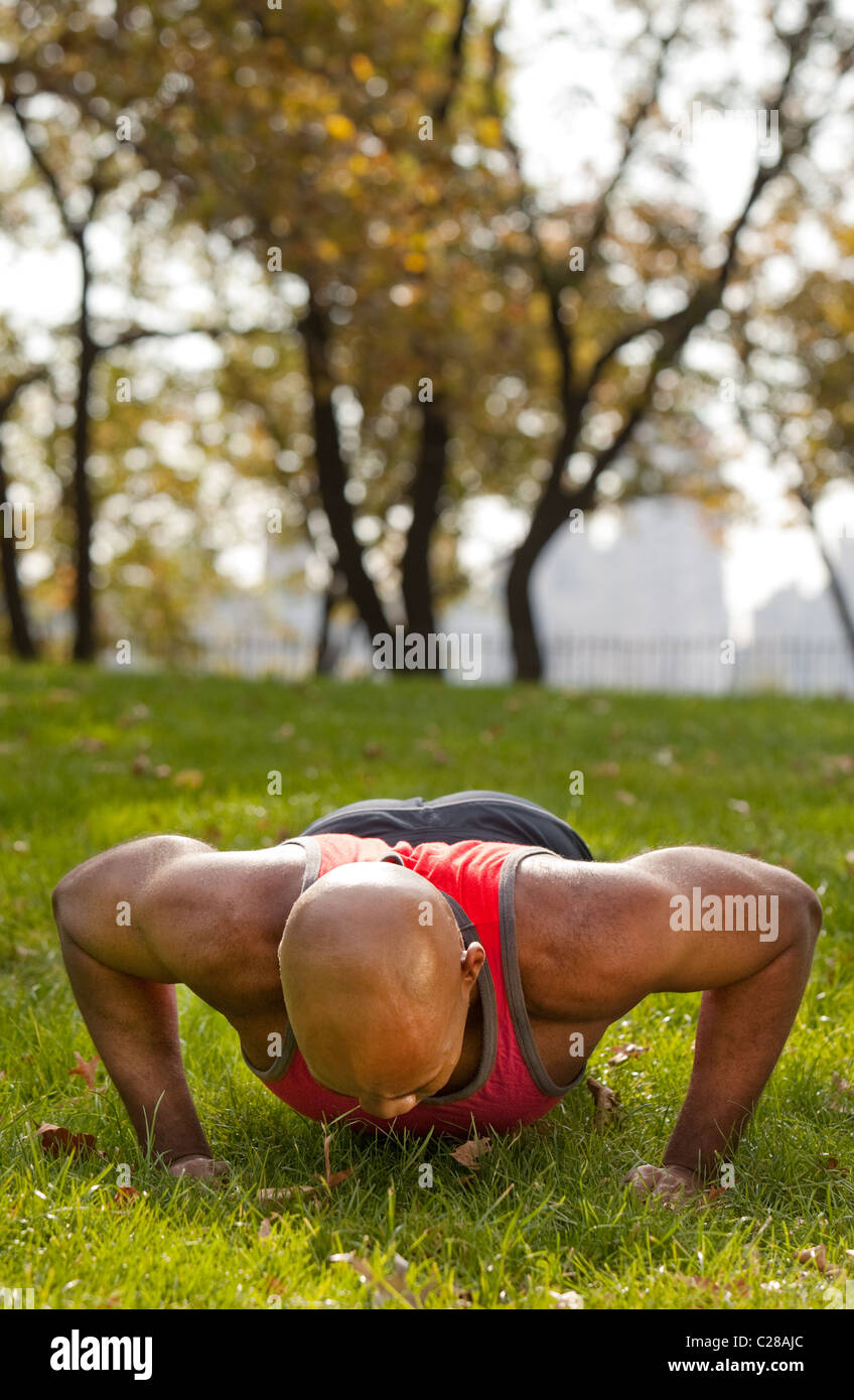 An african american male doing push ups in a park Stock Photo - Alamy