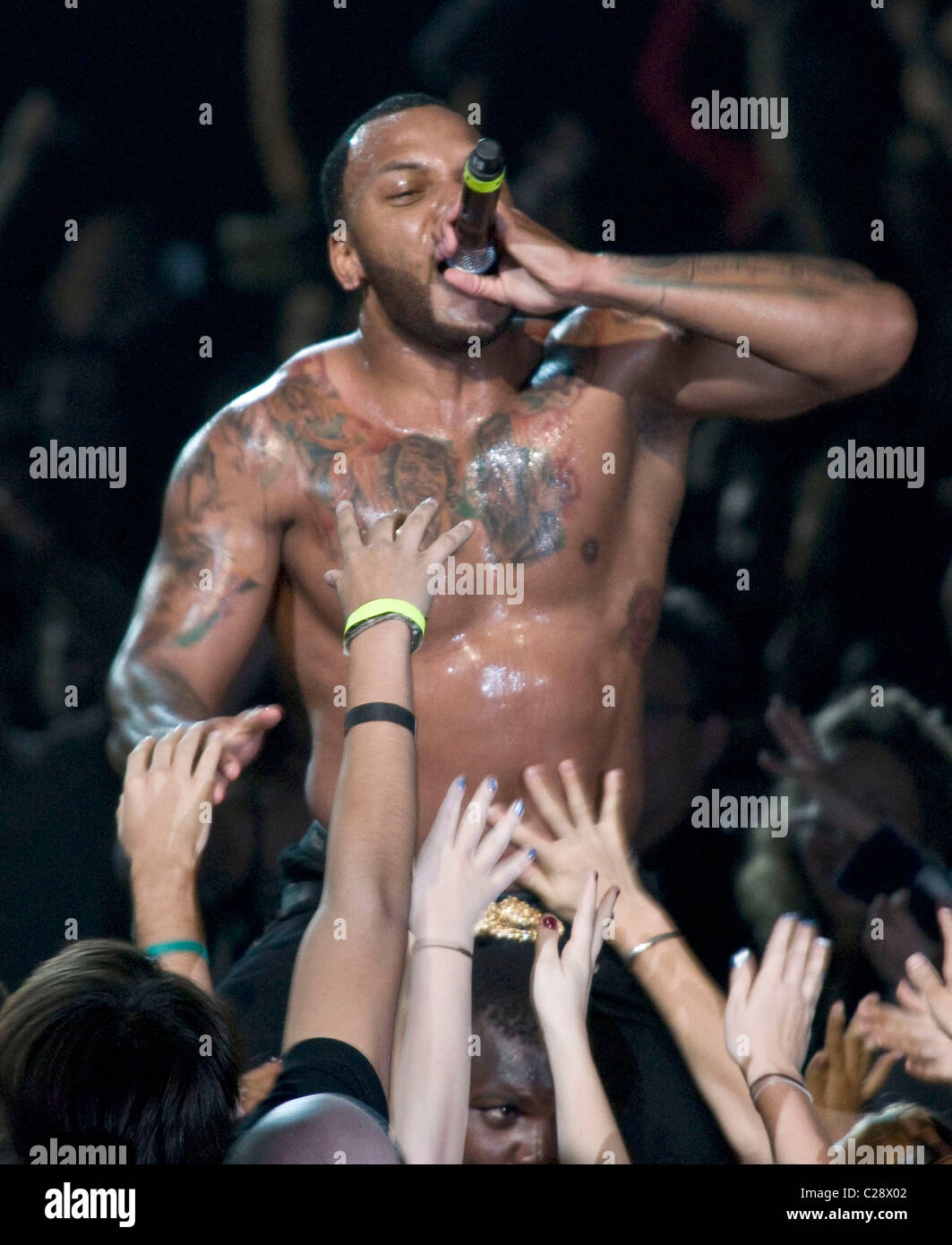 Flo Rida 2009 Flo Rida performs at Y 100 Jingle Ball 2009 at the Bank Atlantic Center ...