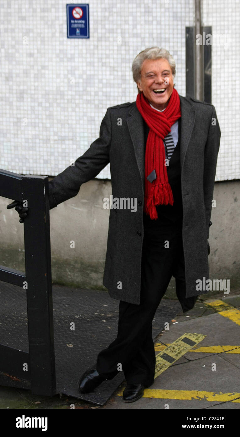 Lionel Blair Celebrities outside the ITV television studios London