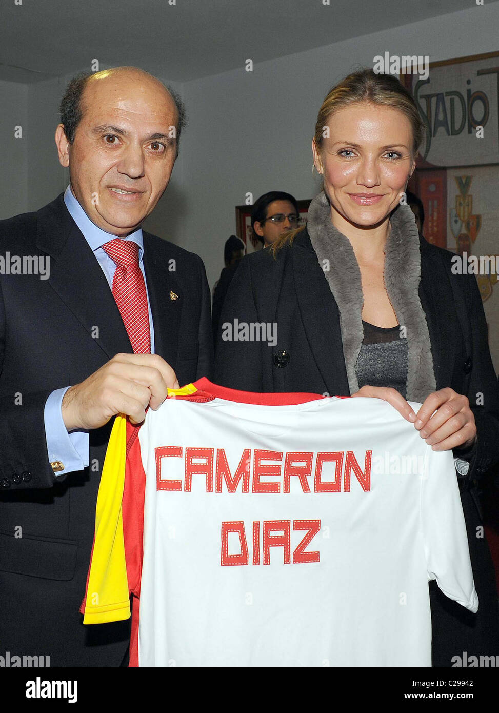 President of Sevilla FC, Jose Maria Del Nido presents Cameron Diaz with a FC Sevilla Soccer shirt with her name printed on the Stock Photo