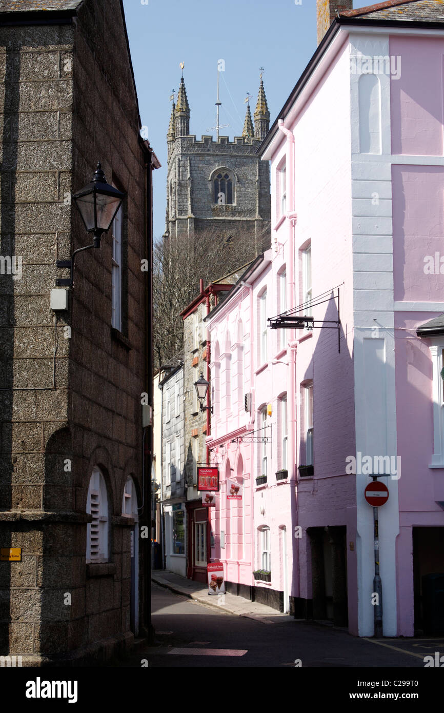THE PICTURESQUE CENTRE OF THE OLD CORNISH TOWN OF FOWEY. UK Stock Photo