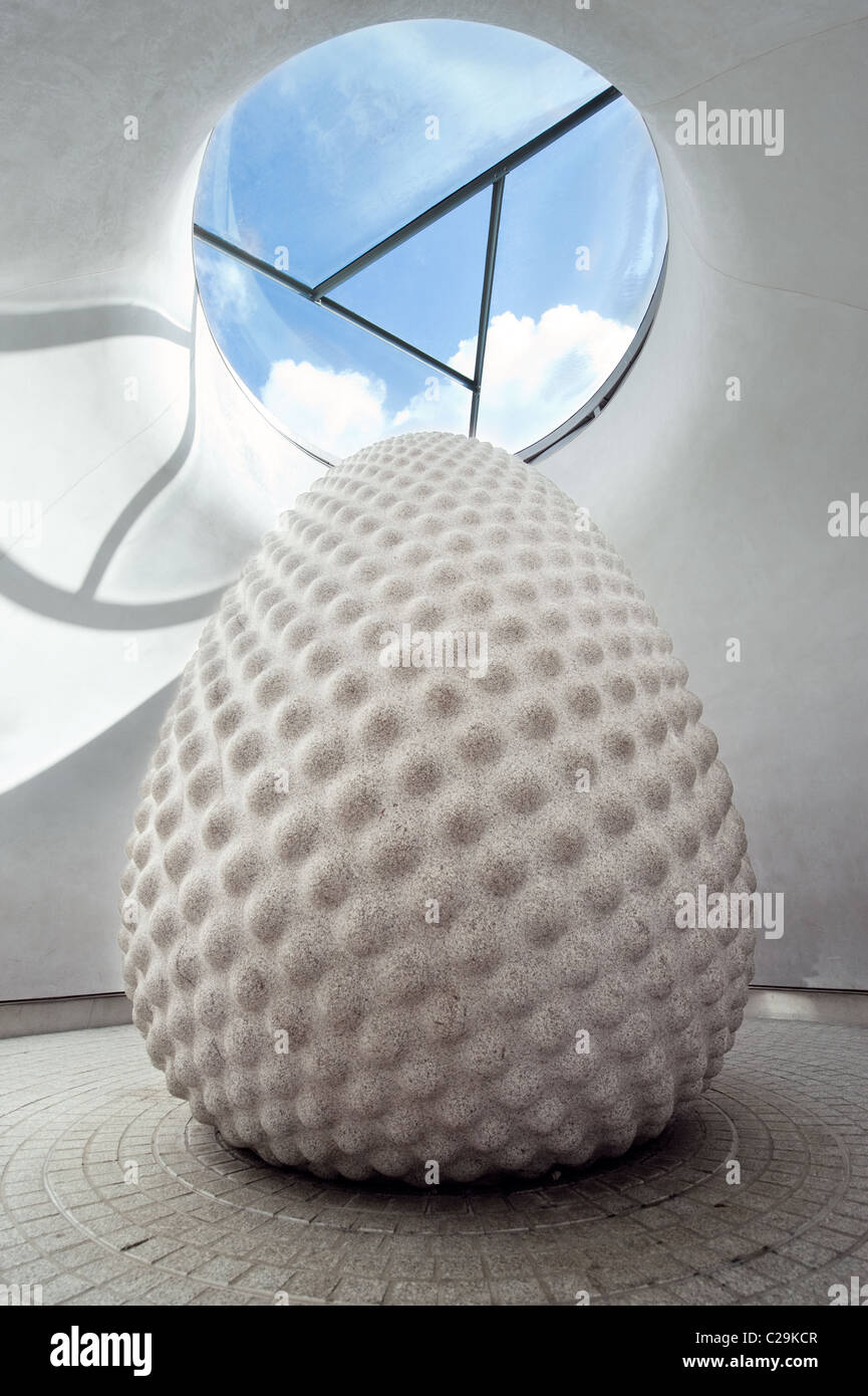 Sculpture at eden project hires stock photography and images Alamy