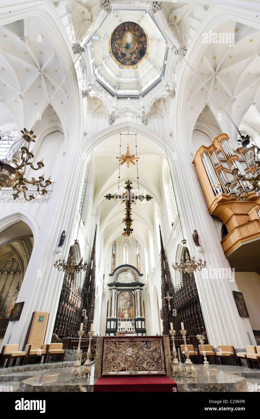 The altar and cupola with paintings by Rubens and (in the cupola) Cornelius Schut, Onze Lieve Vrouwekathedraal, Antwerp, Belgium Stock Photo