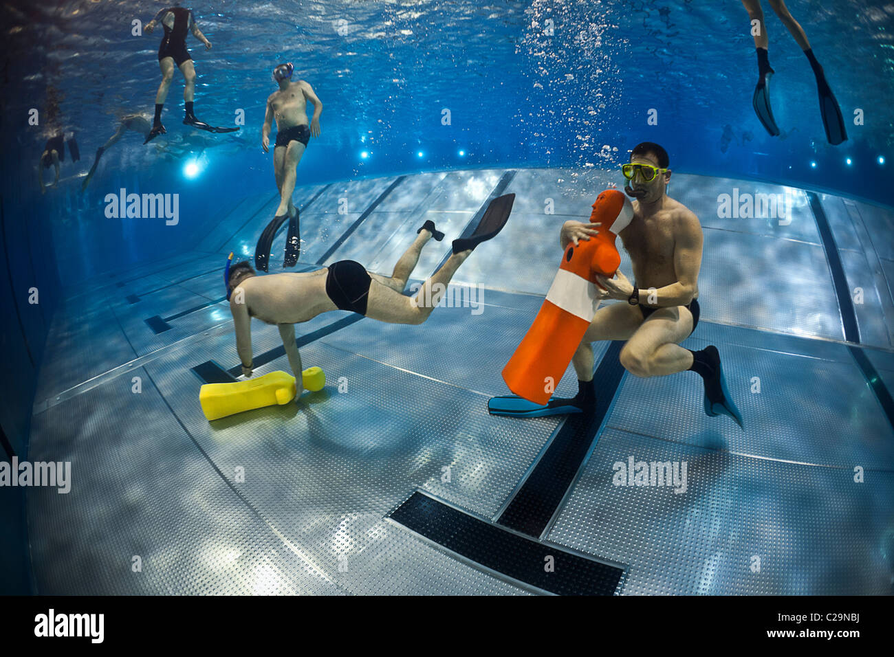 A training session of aquatic rescue in a swimming pool (France). Entraînement au sauvetage aquatique en piscine (France). Stock Photo