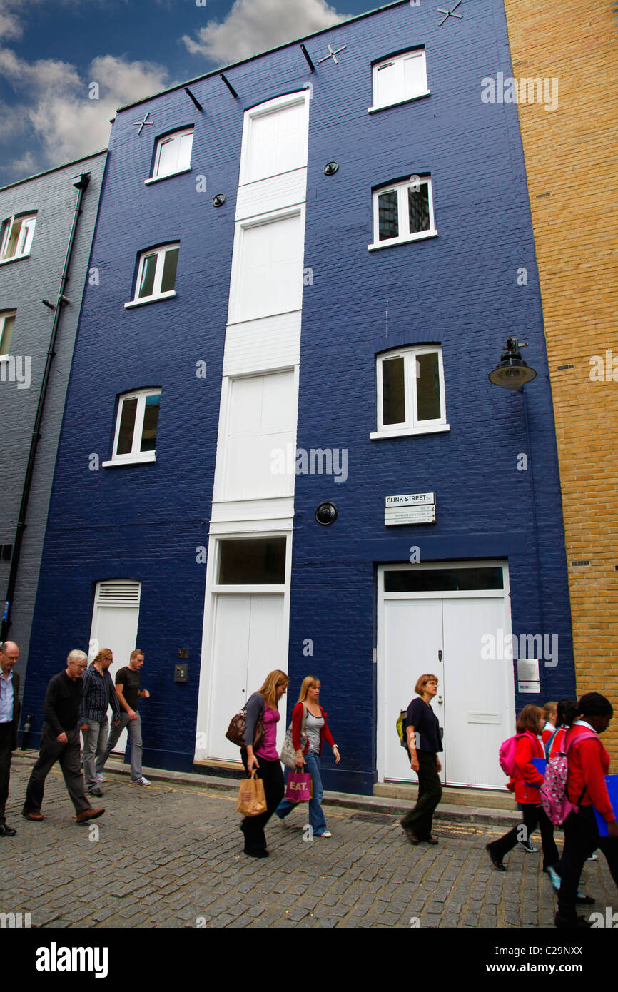 Modern london home with people hi-res stock photography and images - Alamy
