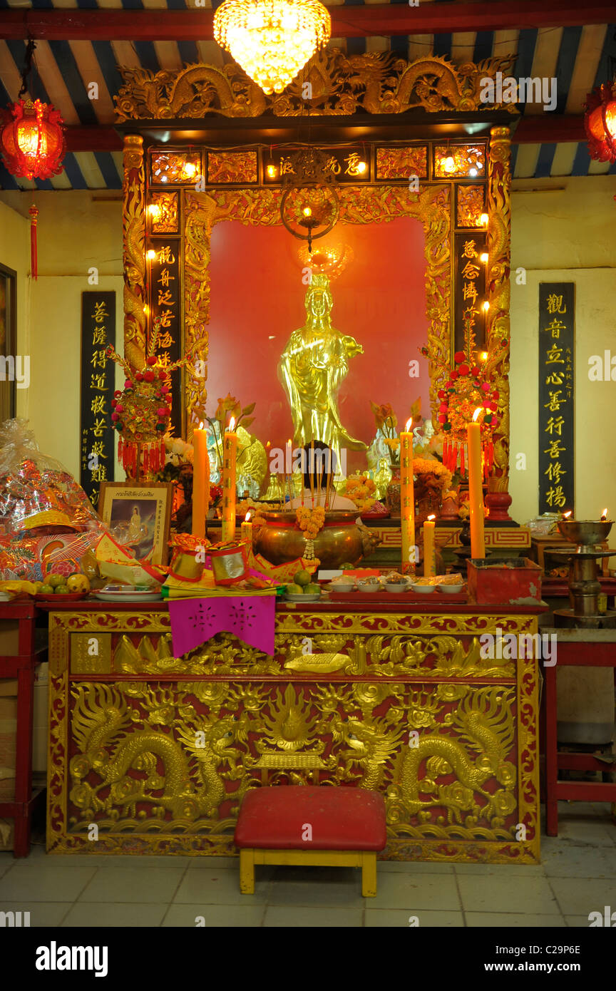 praying alter at Siang Kong Shrine, hidden within talat noi, Chinatown