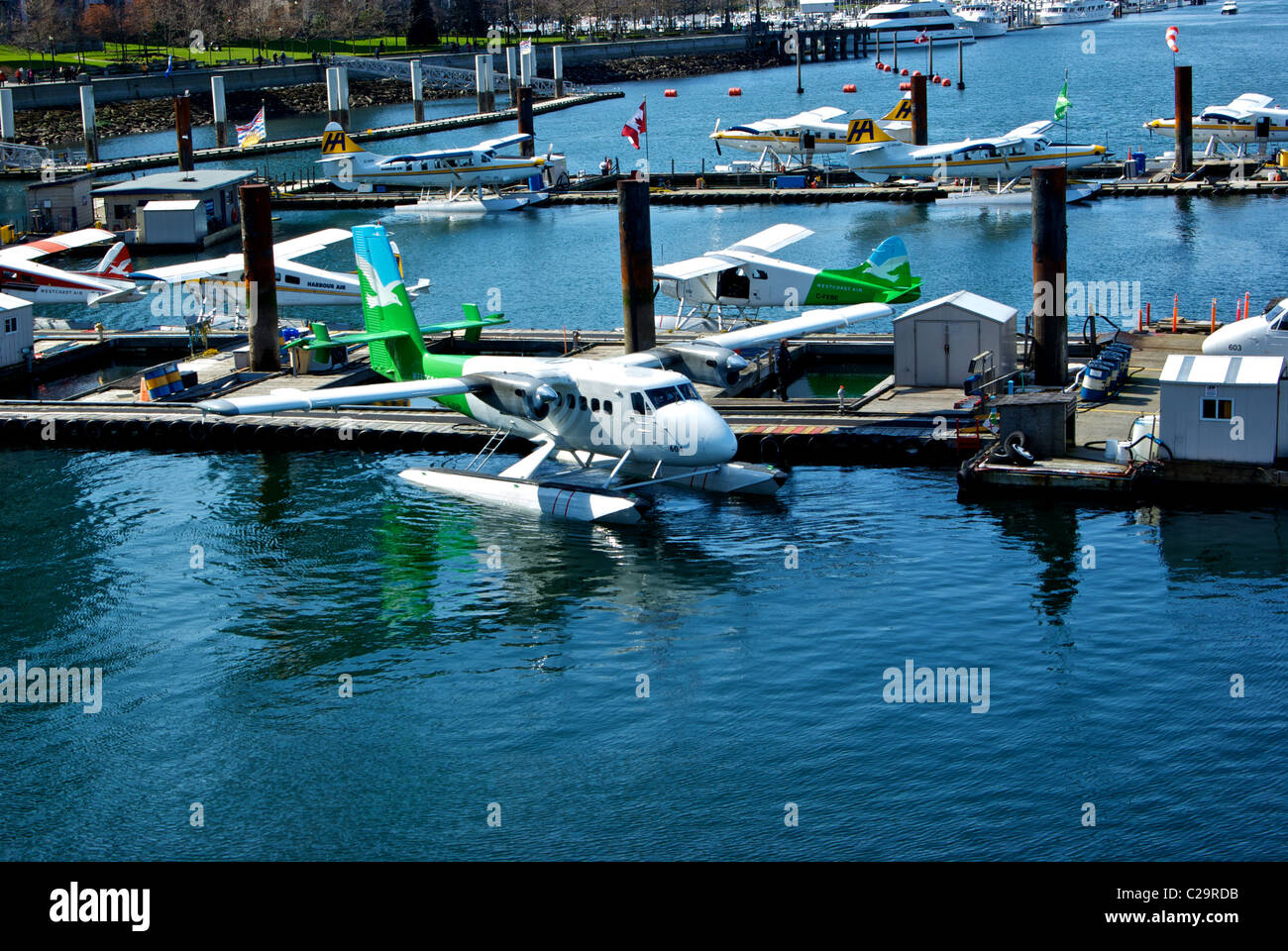 Twin otter aircraft hi-res stock photography and images - Alamy