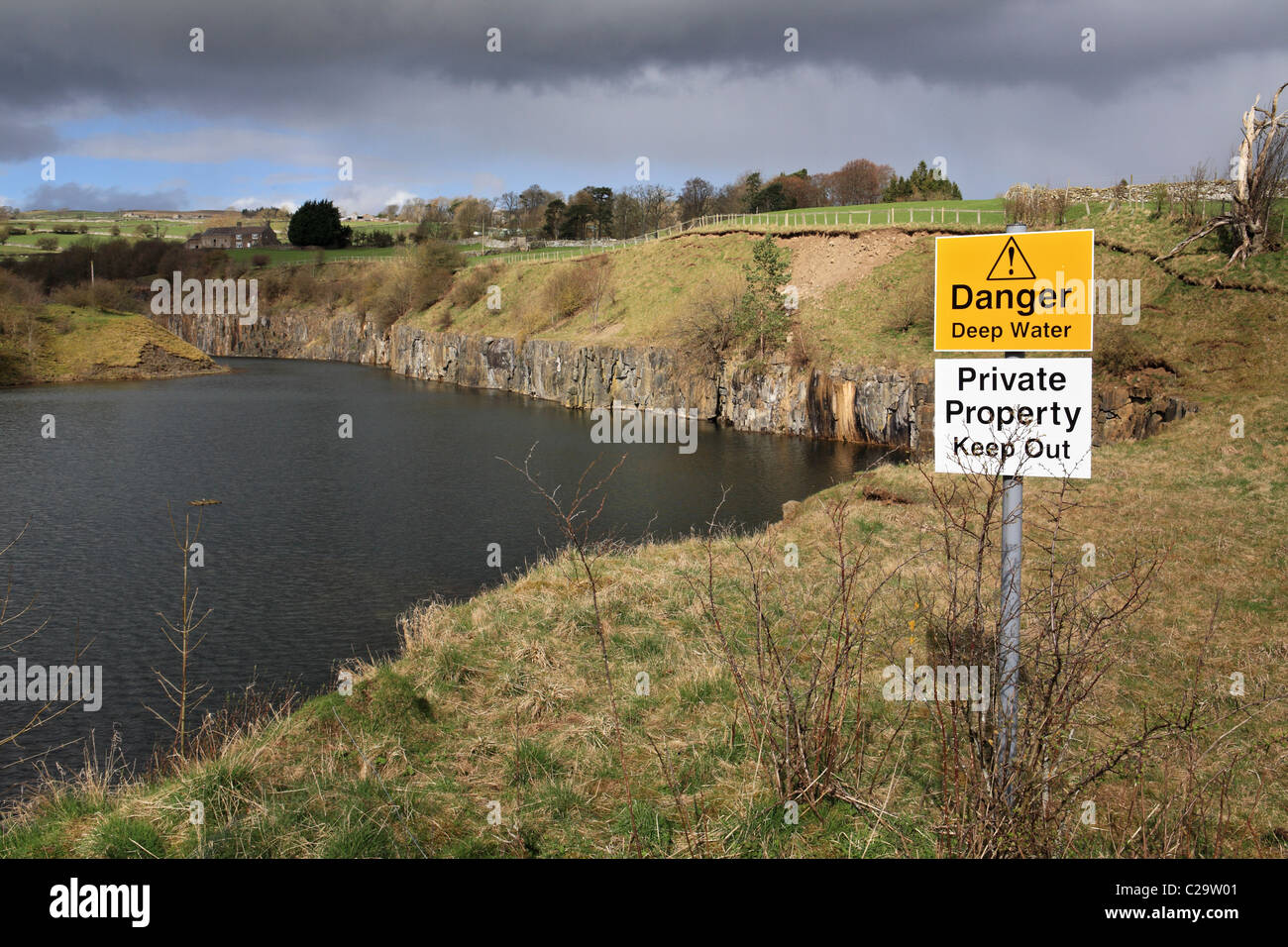 The Flooded Gold Diggings quarry on Bodmin Moor Stock Photo - Alamy