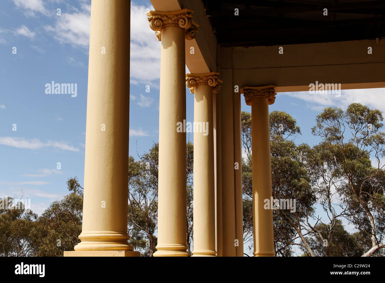 Verandah architecture hi-res stock photography and images - Alamy