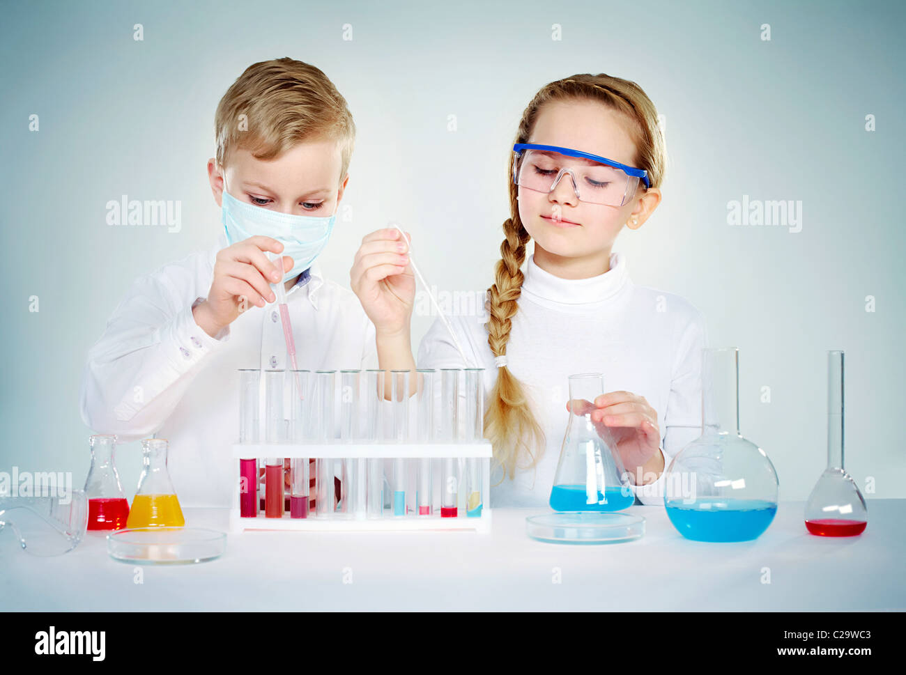 Опыт девочки. Занимательная наука для детей. Французские опыты науки с буки bondibon. Бурляшка. Набор экспериментов для девочек.