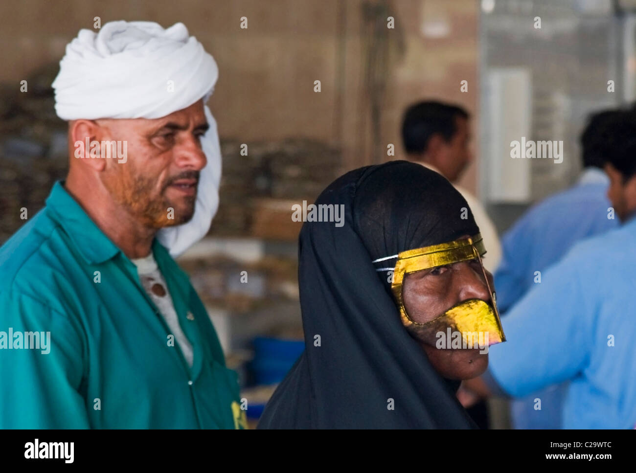 Dubai veiled woman hi-res stock photography and images - Alamy