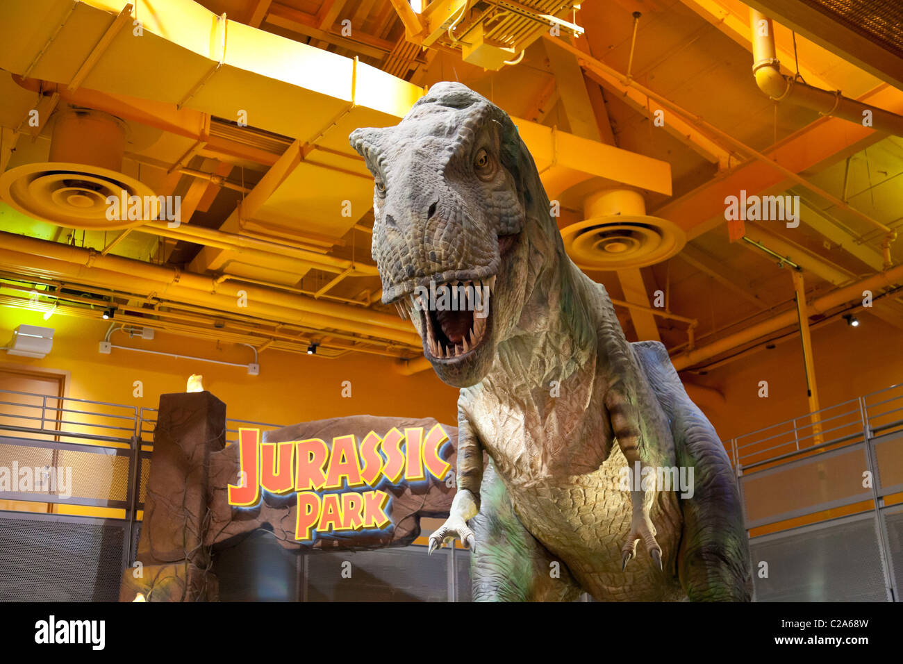 Toys R Us, Jurassic Park T-Rex Robot, Times Square, NYC Stock Photo - Alamy