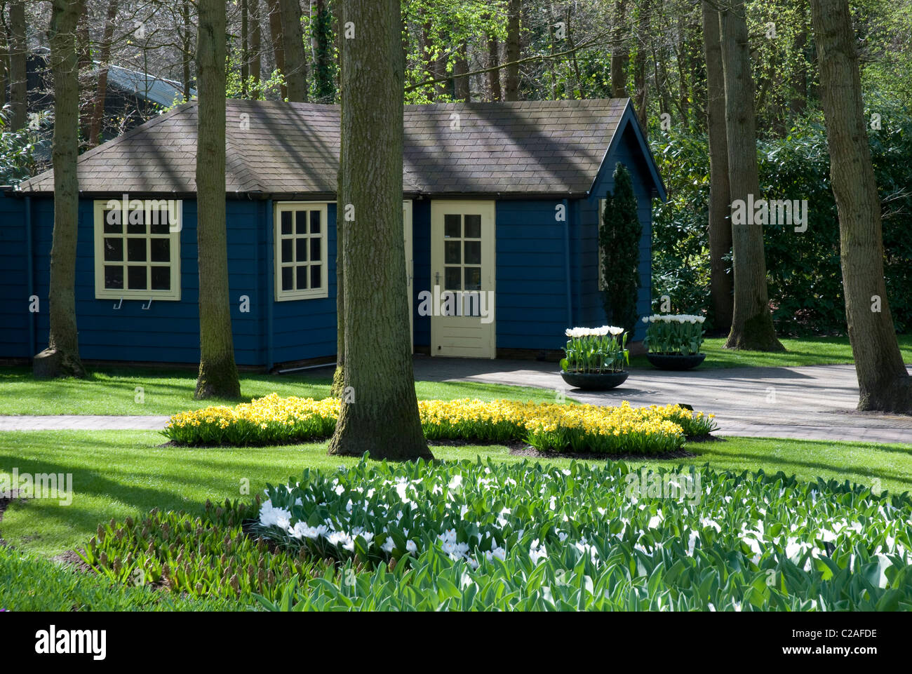 Gartenhaus mit Frühlingsblumen, Keukenhot, Holland, Niederlande Stock Photo