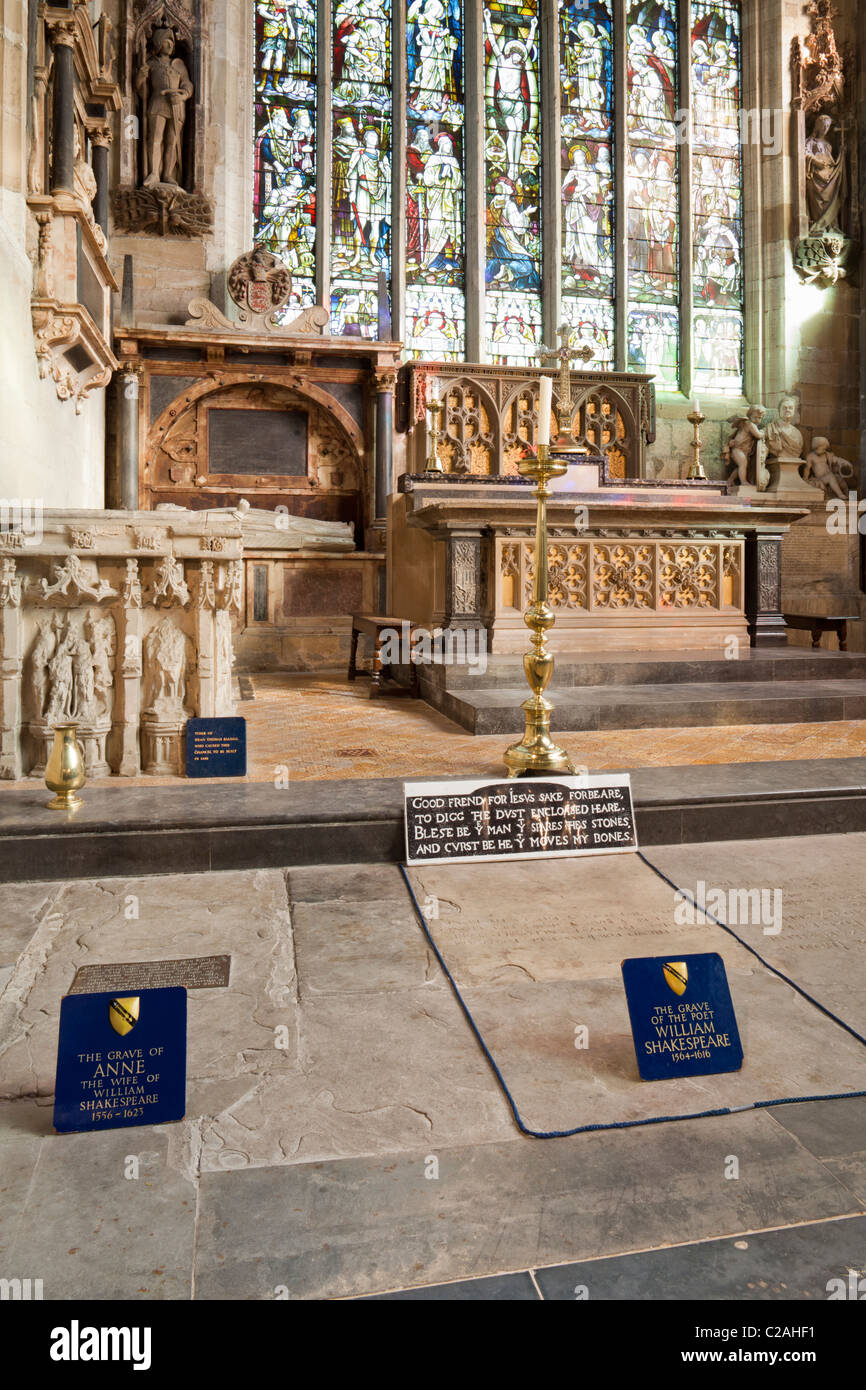 The graves of William and Anne Shakespeare in front of the high altar in Holy Trinity church, Stratford upon Avon, Warwickshire UK Stock Photo