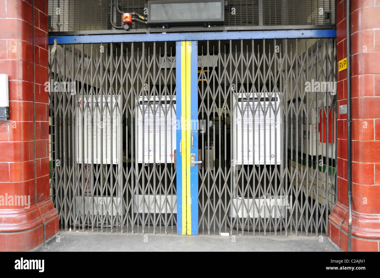 London tube station closed hi res stock photography and images Alamy