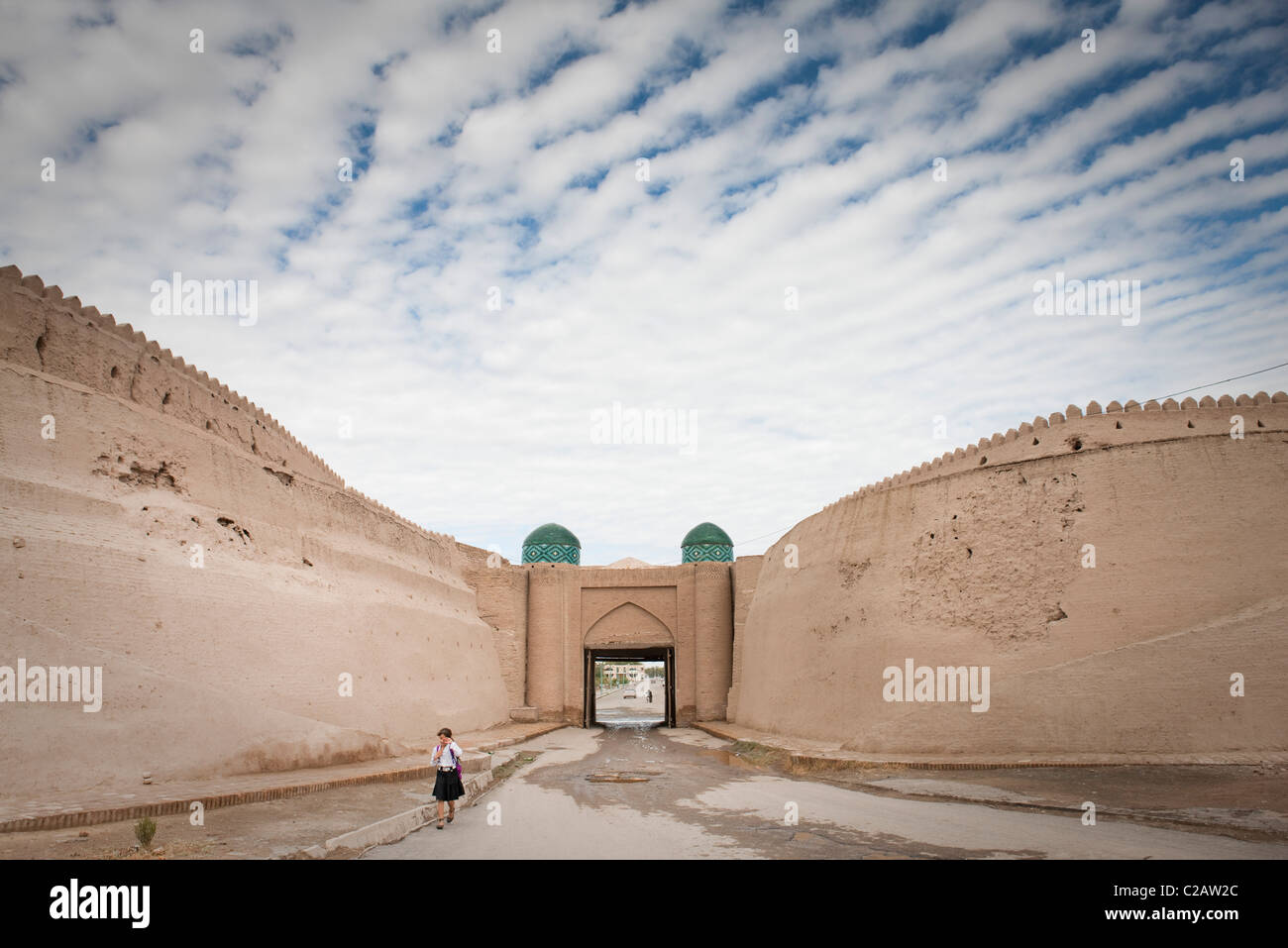 Uzbekistan, Khiva, Itchan Kala, old wall and gate of Itchan Kala Stock Photo