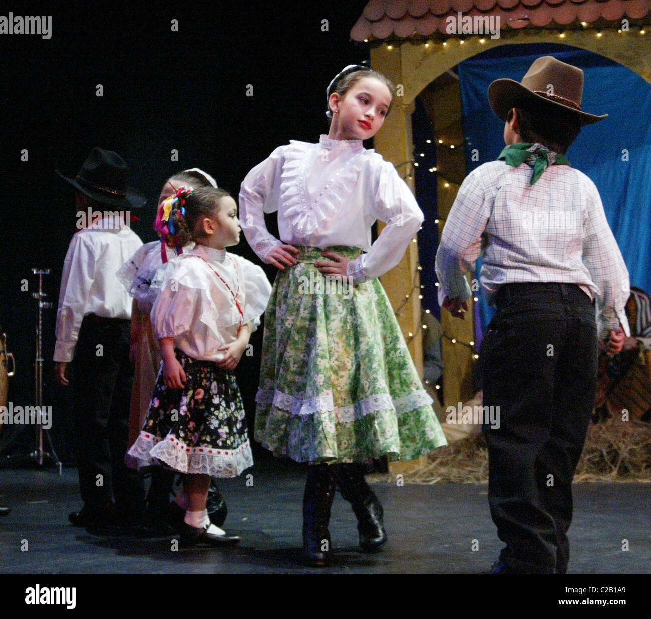 Los Quetzales Bailes Focloricos Mexicanos Dance, Fiesta De Los Reyes ...