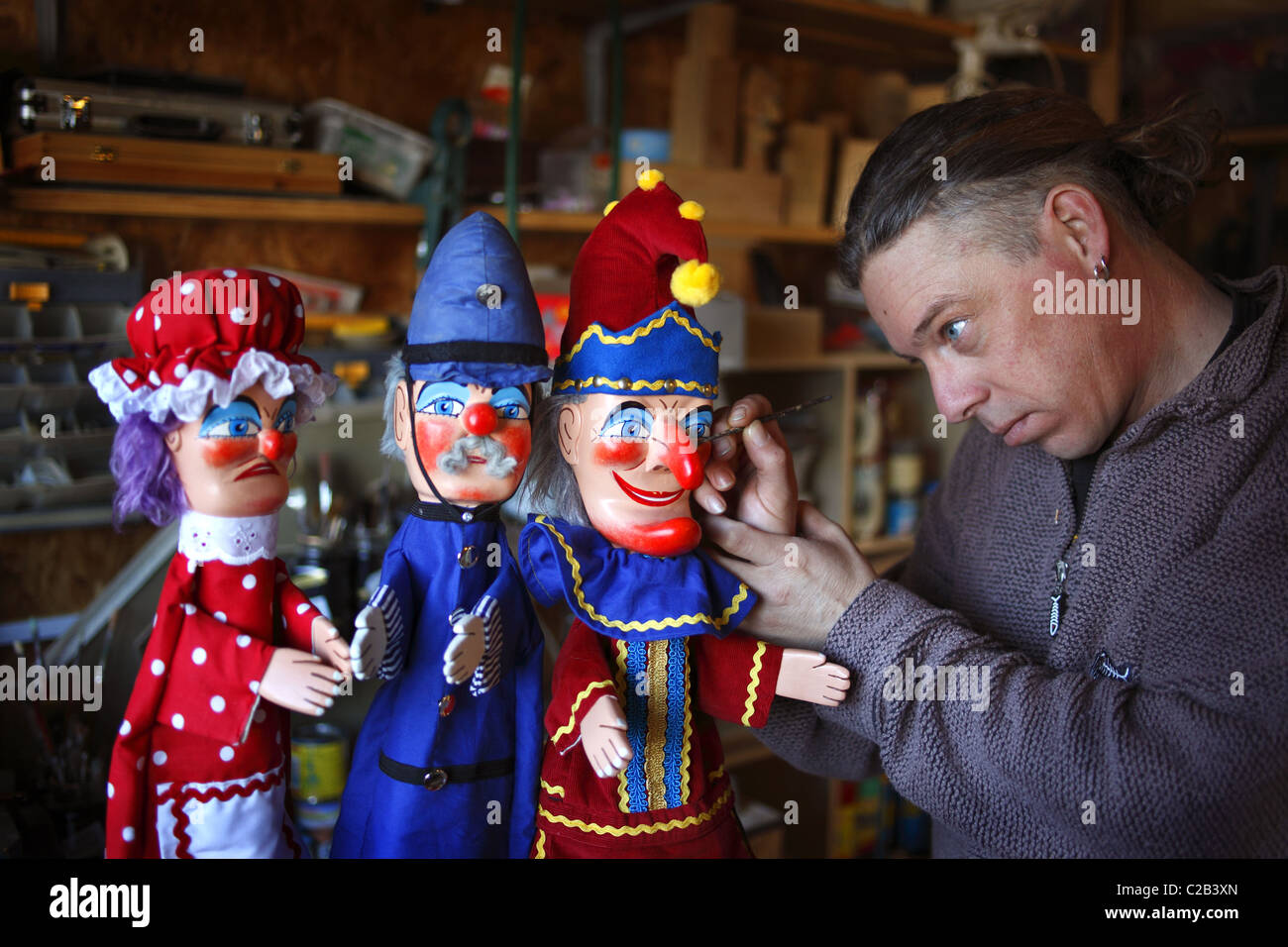 Professor Mark Poulton with his Punch and Judy puppets Stock Photo Alamy