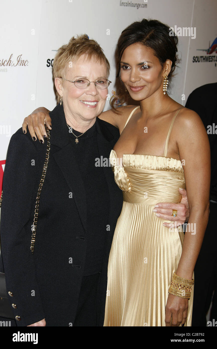 Halle Berry with her mother Judith 2007 Ebony Magazine PreOscar