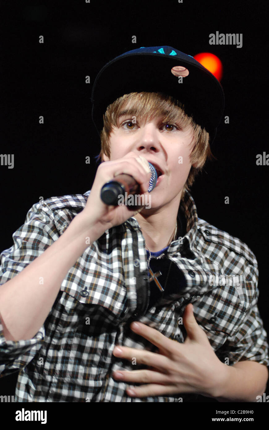 Justin Bieber Performing At The 09 B96 Jingle Bash In Rosemont Illinois Rosemount Usa 12 12 09 Stock Photo Alamy