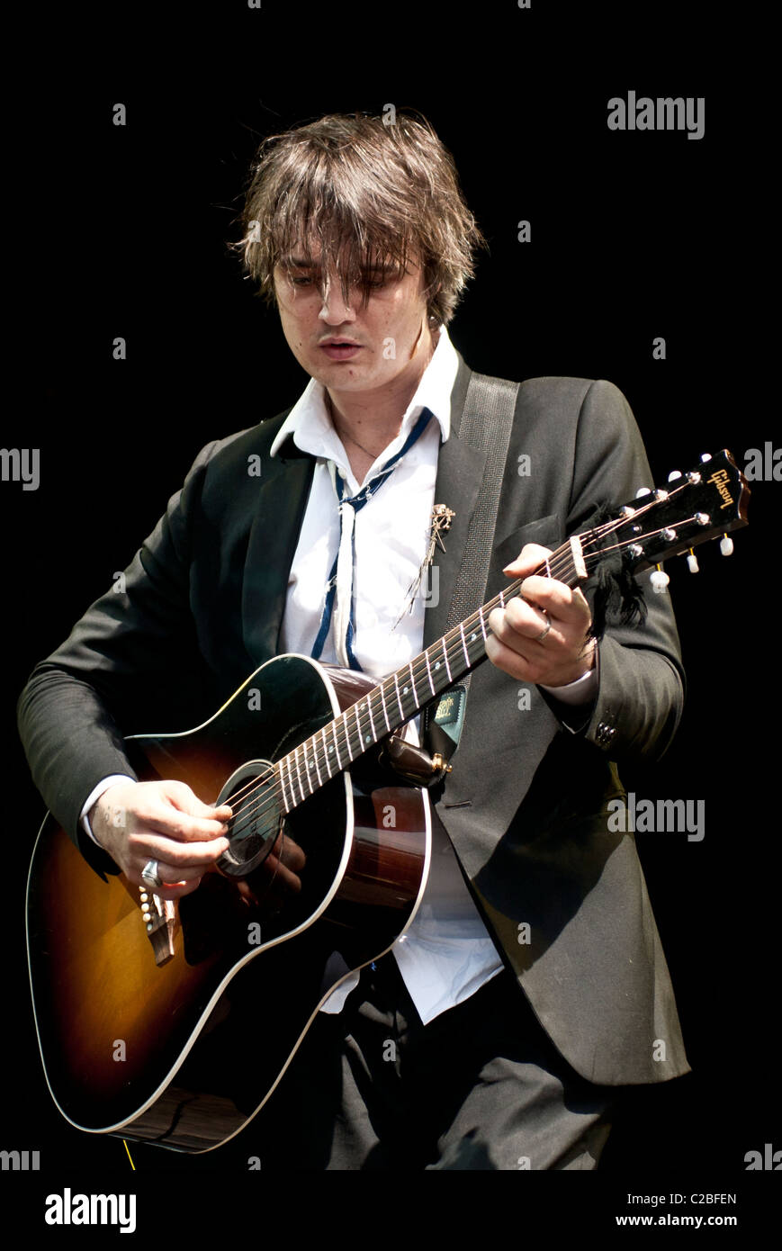 Pete Doherty Playing a live acoustic set at the Hop Farm Festival 2010. A solo performance Stock Photo