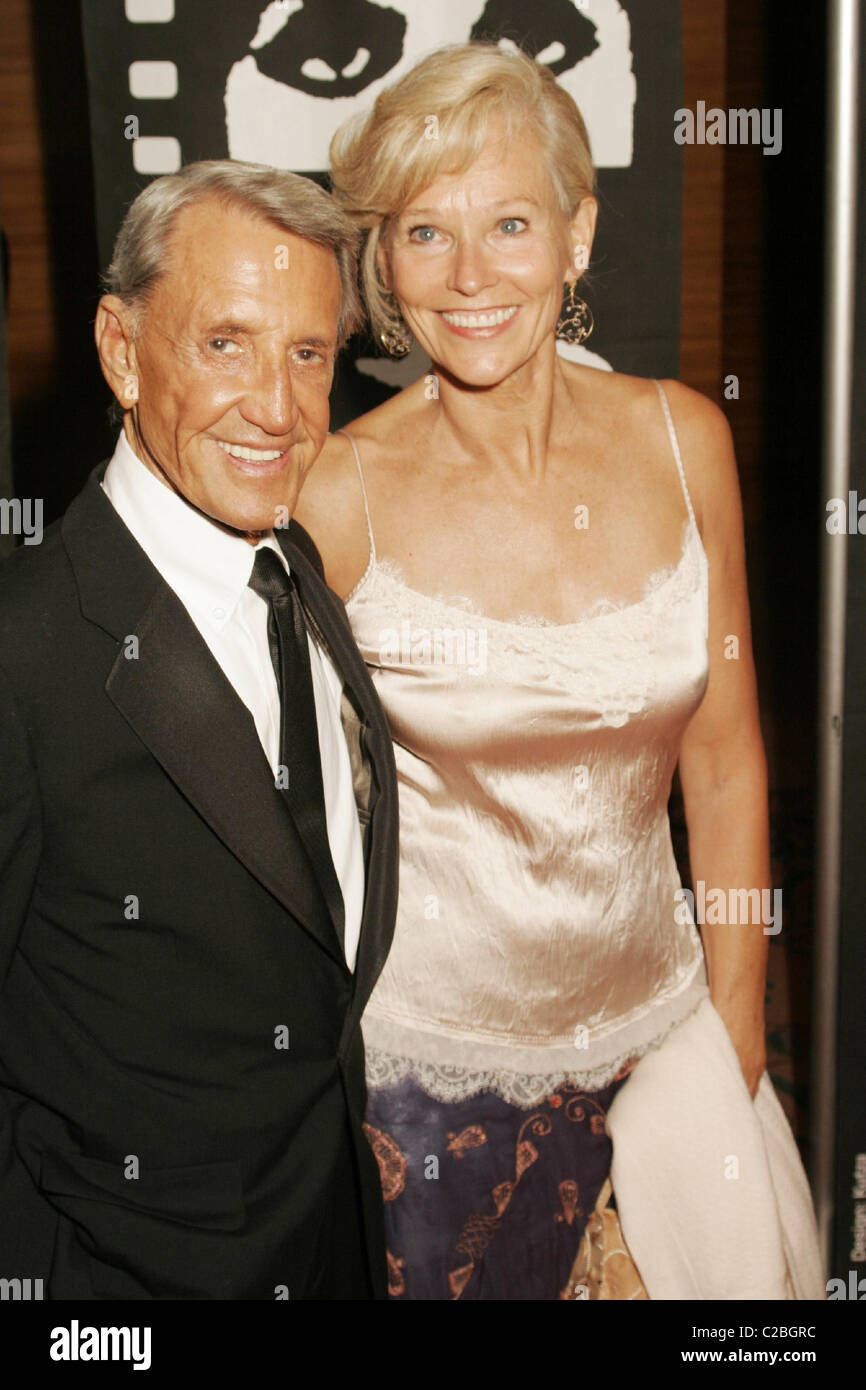 ROY SCHEIDER DIES JAWS star ROY SCHEIDER has died at the age of 75. The