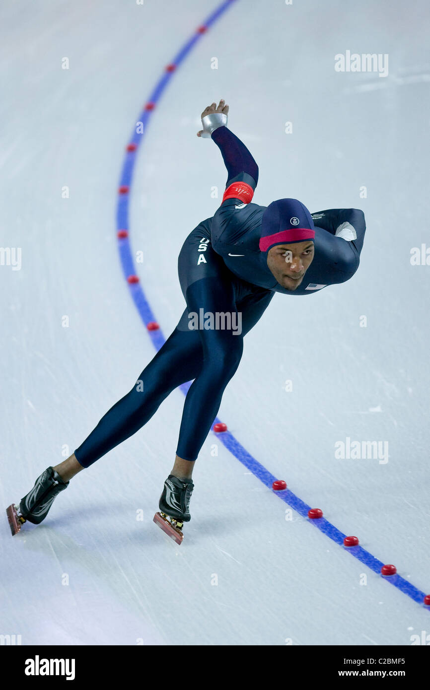 Shani Davis (USA), silver medalist, competing in the1500 meters at the 2006 Olympic Winter Games, Torino, Italy Stock Photo
