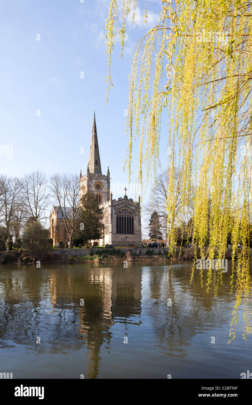 Springtime at Holy Trinity church beside the River Avon, Stratford upon Avon, Warwickshire, England, UK Stock Photo