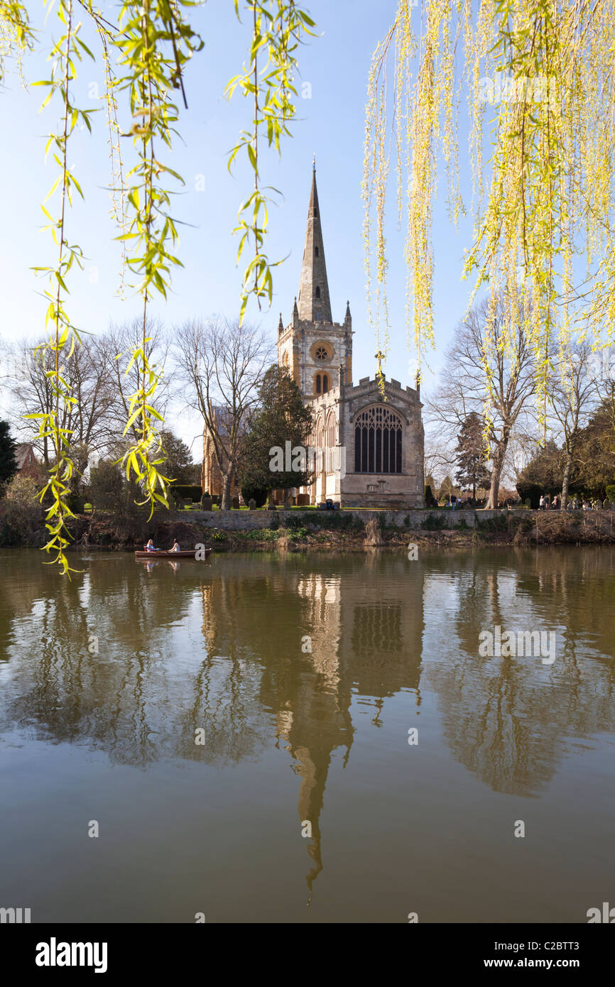 Springtime at Holy Trinity church beside the River Avon, Stratford upon Avon, Warwickshire, England, UK Stock Photo