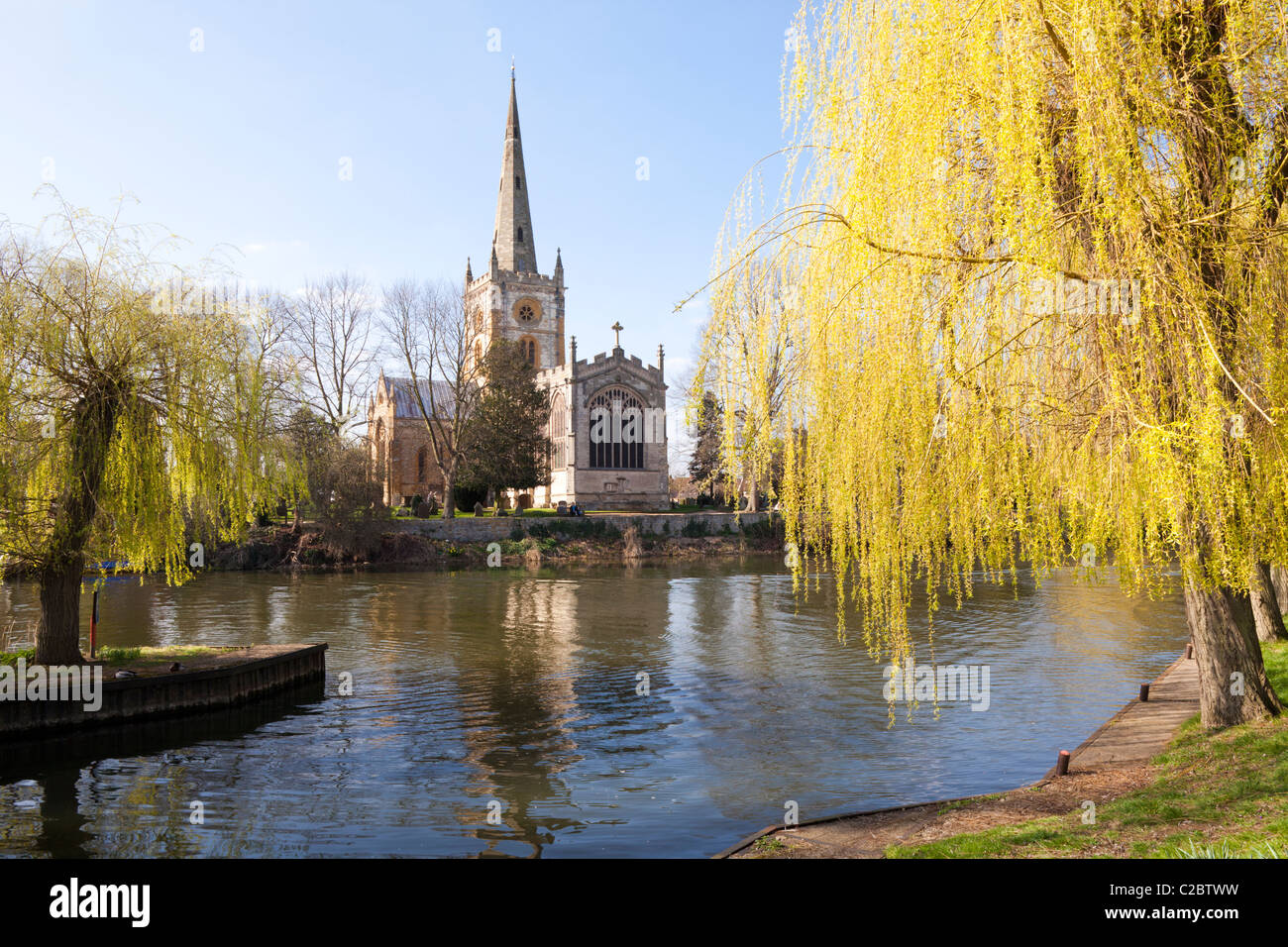 Springtime at Holy Trinity church beside the River Avon, Stratford upon Avon, Warwickshire, England, UK Stock Photo