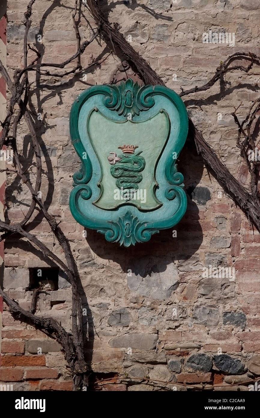 Medieval coat of arms shield hi-res stock photography and images - Alamy