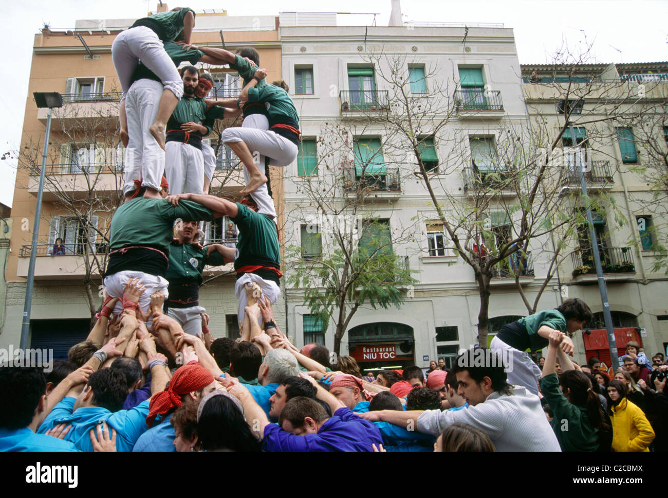Castell human tower, Placa del Sol, Gracia, Barcelona, Catalonia, Spain ...