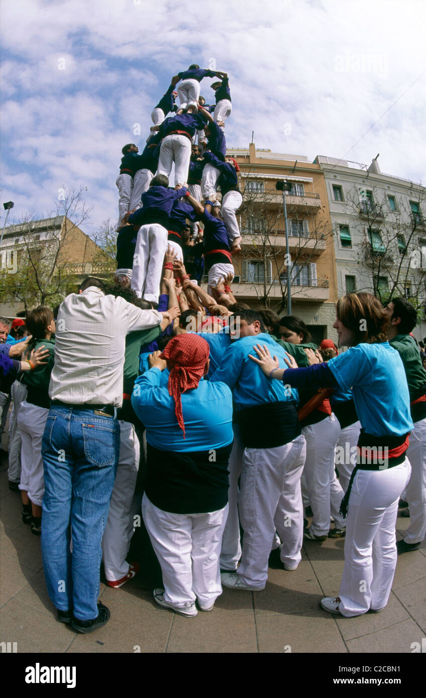Castell human tower, Placa del Sol, Gracia, Barcelona, Catalonia, Spain ...