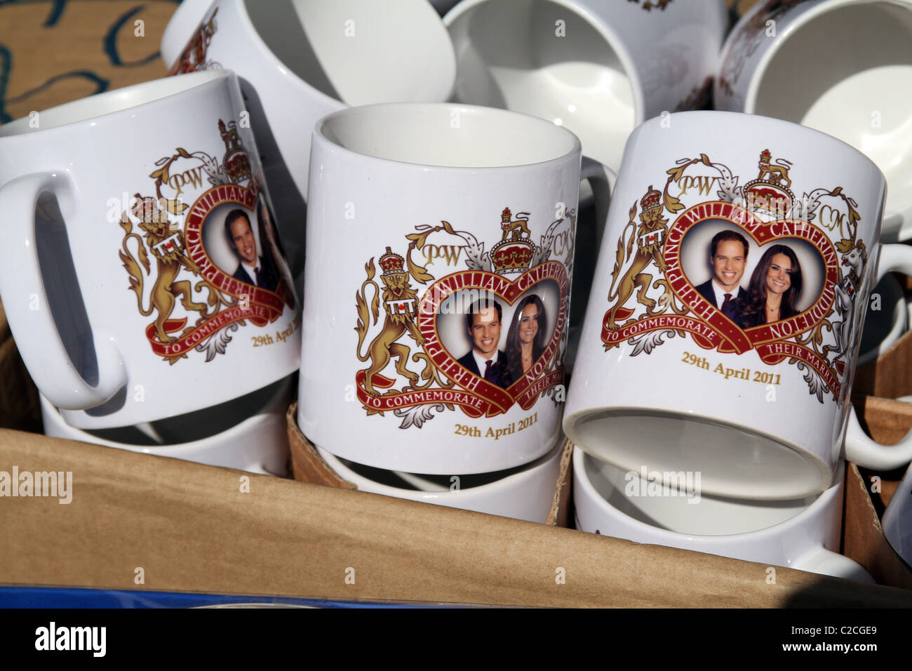 UK. PRINCE WILLIAM AND KATE MIDDLETON ROYAL WEDDING SOUVENIRS FOR SALE IN A STALL IN LONDON Stock Photo