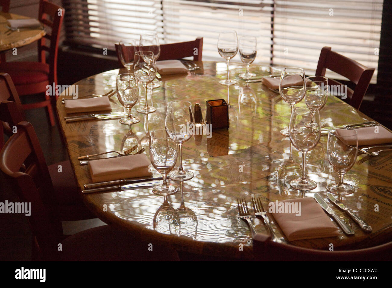 restaurant table setting Stock Photo Alamy