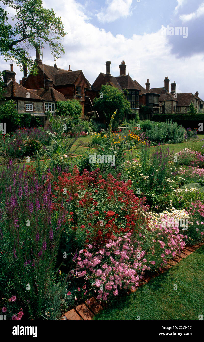 Selbourne Routledge Selbourne High Resolution Stock Photography and Images - Alamy