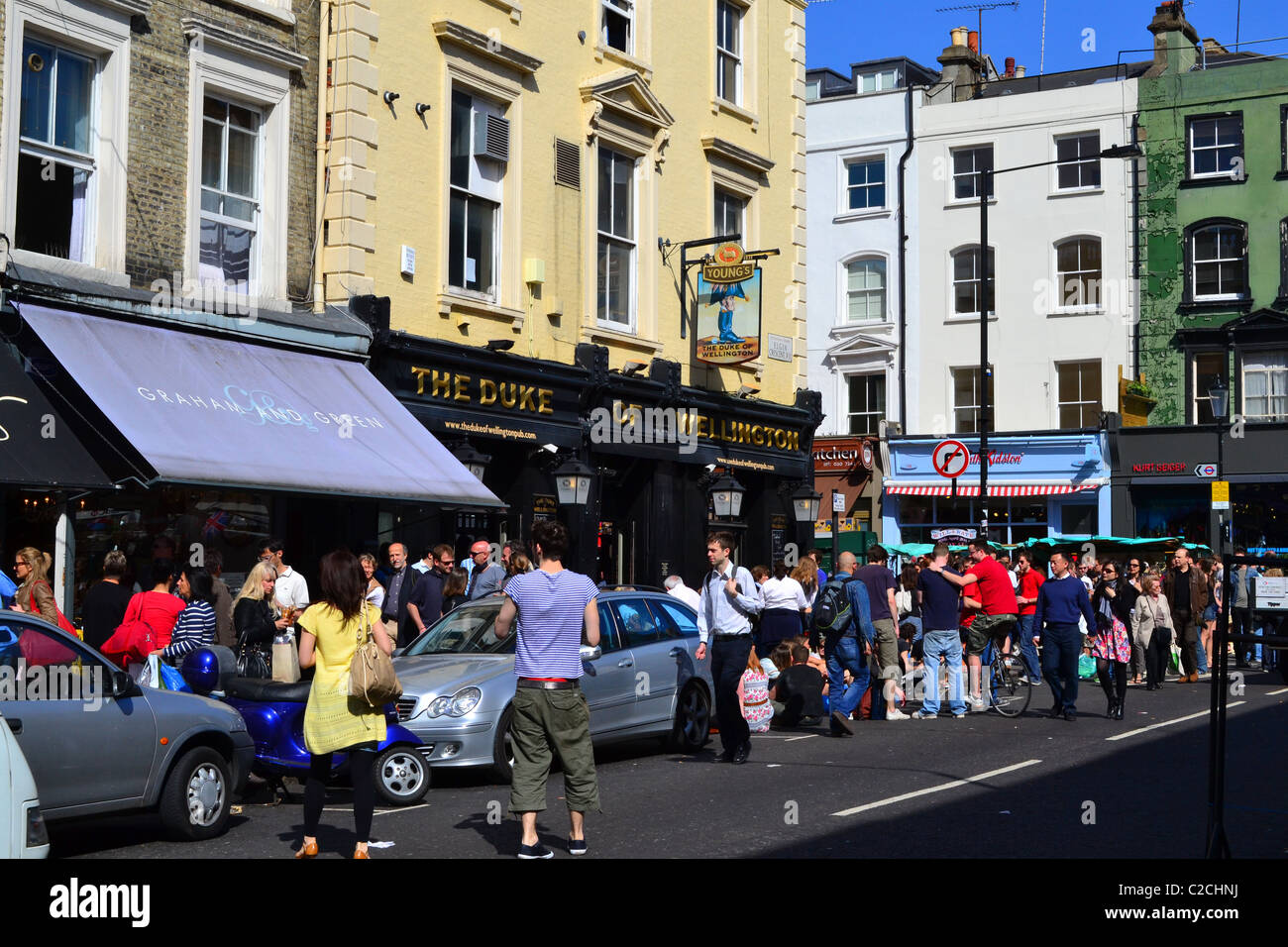 Duke of Wellington" pub and Portobello Road market Notting Hill ...