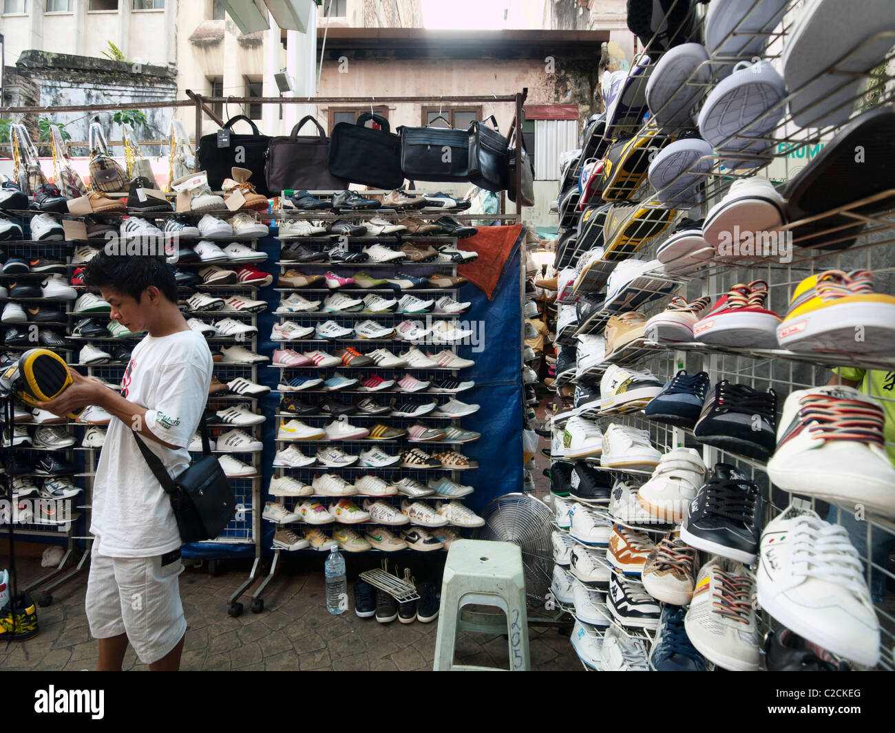 Shoes shop chinatown hi-res stock photography and images - Alamy