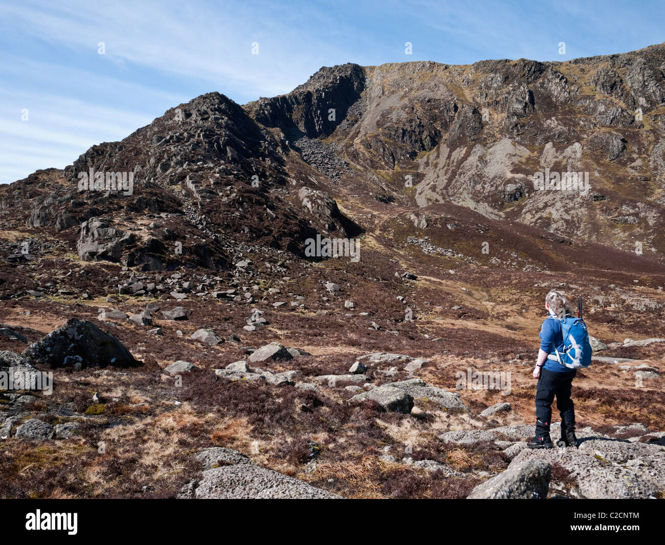 A female hill walker admires the view to Daear Ddu, the east ridge of Moel Siabod leading to the summit Stock Photo