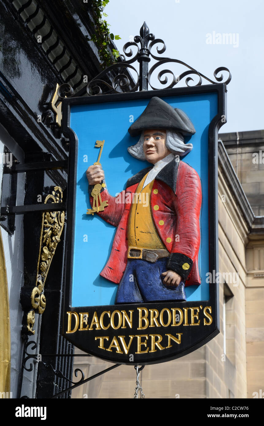 Sign outside Deacon Brodie's Tavern on the Royal Mile in Edinburgh Stock Photo