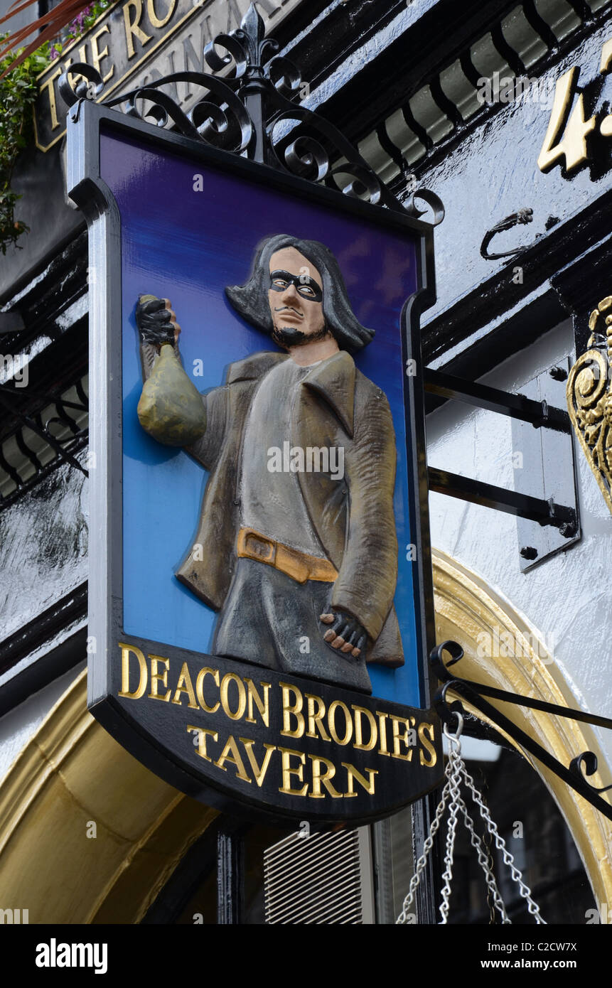 Sign outside Deacon Brodie's Tavern on the Royal Mile in Edinburgh Stock Photo