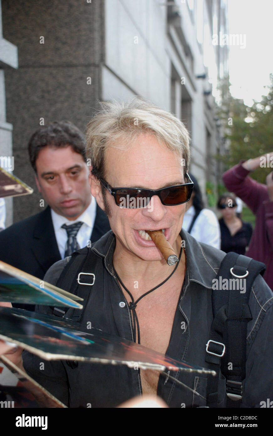 does david lee roth smoke cigarettes David Lee Roth signs autographs as he leaves his hotel in Philadelphia and  heads to the Wachovia Center to play with Van Halen Stock Photo