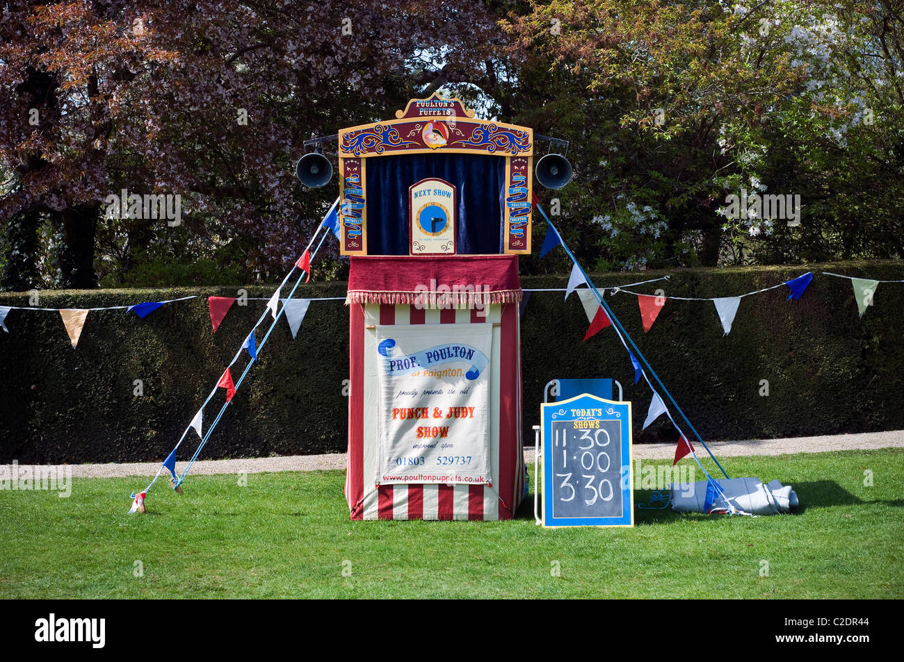Entertainment, Punch and Judy Show, Professor Poultons Punch and Judy show,repose, rest, ease